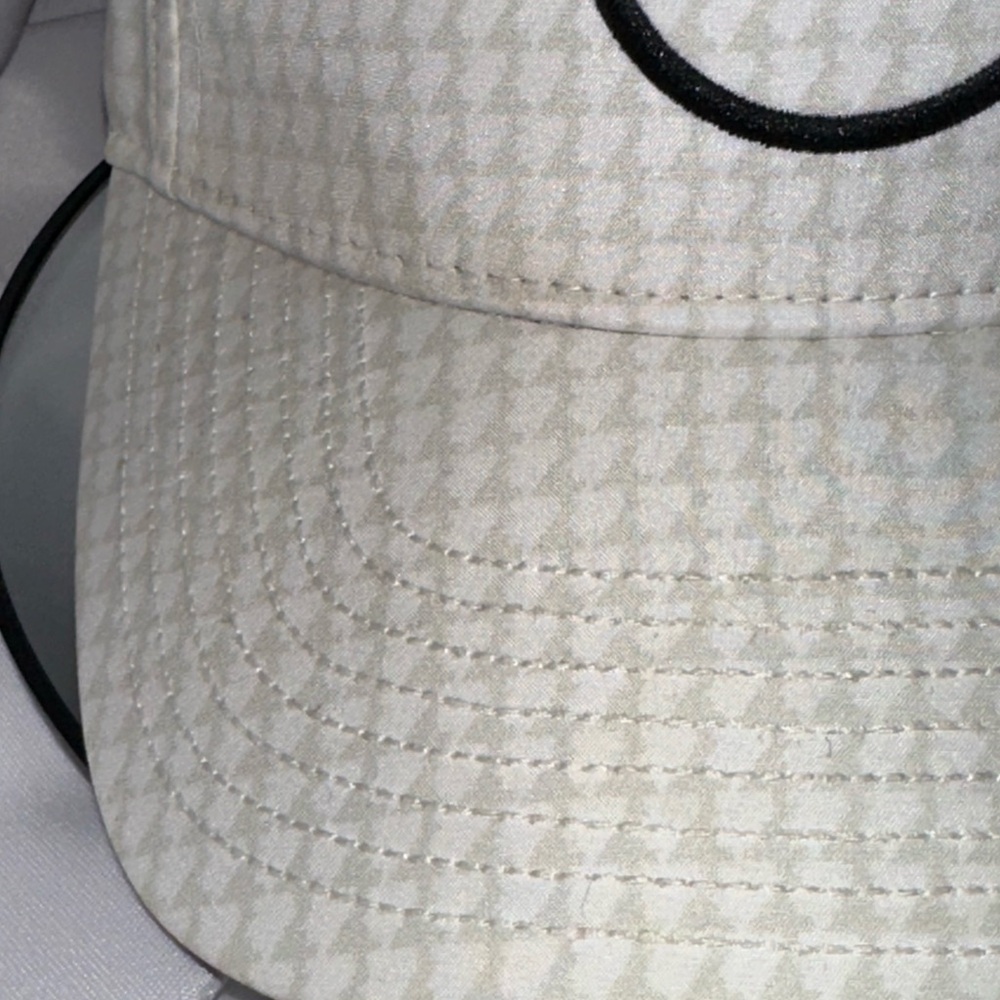 White Patterned Hat - Picture 4 of 9
